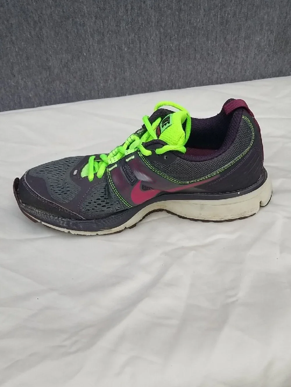 Nike Pegasus Trail Running Shoes - Neon Green & Burgundy Accents 7.5